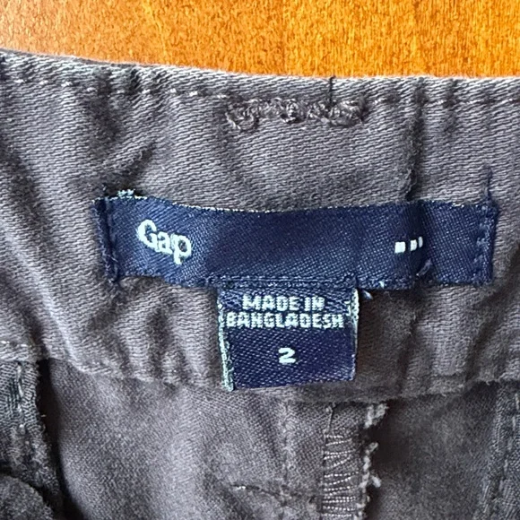 Ladies GAP Charcoal Bermuda Shorts - Picture 4 of 9